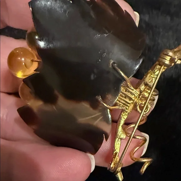 Vintage Amber Apple Juice Lucite Grape Vine Cluster Brooch - Picture 7 of 10